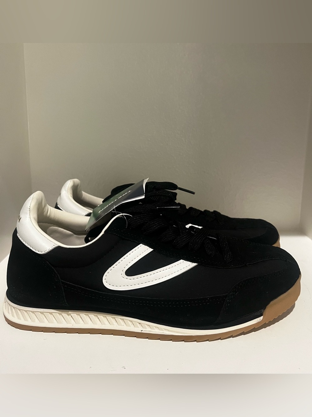 NWT Tretorn Black White Gum Sole Retro Sneakers Size 8.5 - Picture 4 of 8